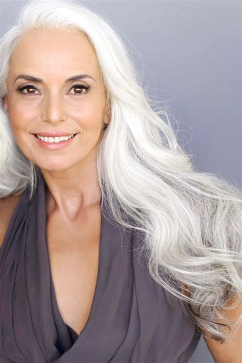 SILVER Agence de Top Modèles de plus de ans Paris in Long gray hair Silver haired