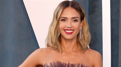 Jessica Alba S Lookalike Daughter Towers Over Her Famous Mom In