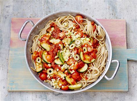 Spaghetti Met Tomatensaus En Courgette Recept Allerhande Albert Heijn
