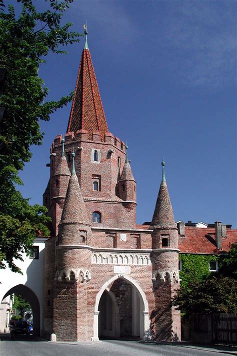 Ingolstadt is a city in the german federal state of bavaria. Ingolstadt - Travel guide at Wikivoyage