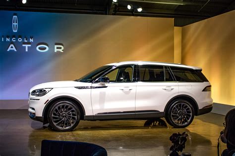 The 450 Hp 2020 Lincoln Aviator Suv Is A Classic Vision Of Modern