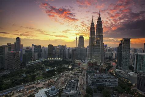 The square is most famous for hosting film premieres to some of the biggest blockbusters. 10 Best Places to Visit in Malaysia in 2019 | Tripfore