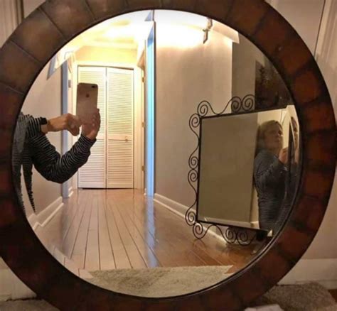People Who Are Trying To Sell Mirrors Look Funny 20 Pics
