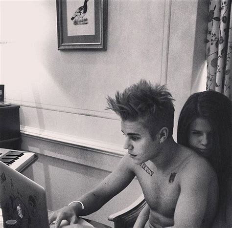 What Selena Gomez And Justin Biebers Instagram Drama Say About Our Breakup Habits Teen Vogue