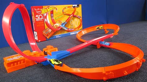 Hot Wheels Figure 8 Motorised Raceway With 6 Cars Brand New In Box