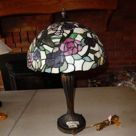 lot 106 tiffany style stained glass hummingbirds table lamp norcal online estate auctions