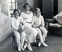 Victoria Eugenia con sus hijos Alfonso y Jaime Royal King, Royal Queen ...