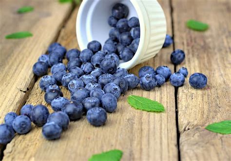 Berries Blueberries Fresh Wood Blueberry Hd Wallpaper