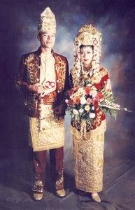 provinsi pakaian adat tradisional  indonesia gambar  keterangan