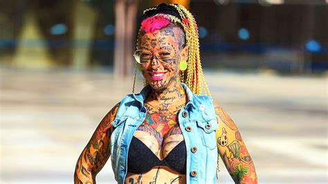 La Mujer Más Tatuada De Europa Cansada De Verse Así Cinco Noticias