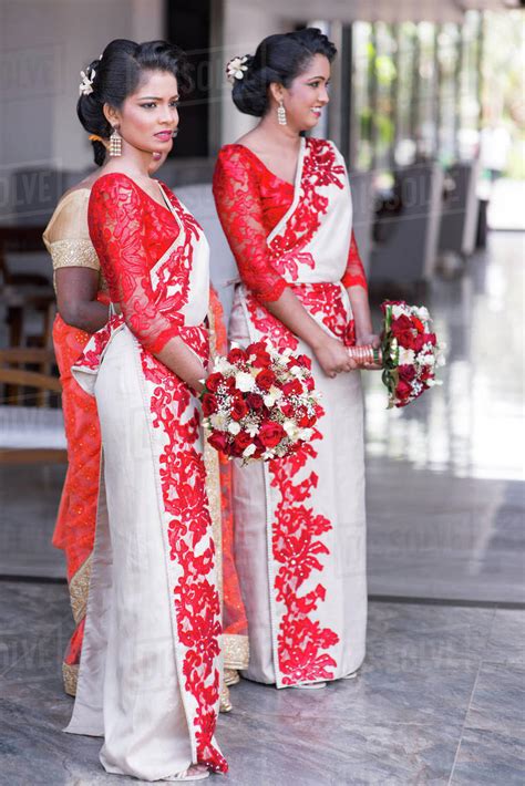 Sri Lanka October 26 2017 Sri Lankan Women In Traditional Costumes