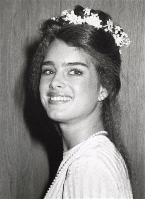 Brooke Shields 1979 40 Vintage Oscars Beauty Looks Popsugar Beauty