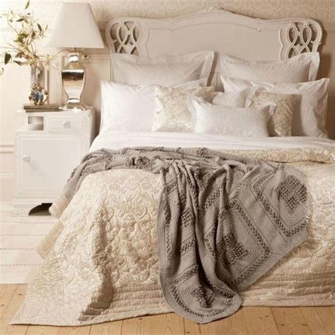 Simple striped bedding like this will add to the feeling of relaxation and. Shabby chic bedding sets - a romantic atmosphere in a ...