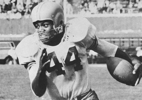 Jim Brown 7 Quick Facts About The Nfl Icon And One Night In Miami