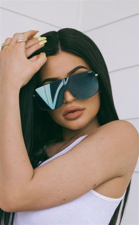 Download Wallpaper 950x1534 Kylie Jenner 2018 Quay X Drop Two