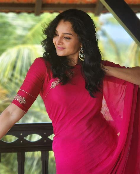 Manju Warriers Stunning Look In Pink Saree Goes Viral On Social Media