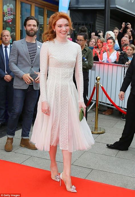 Poldark Star Eleanor Tomlinson Looks Astonishing In Cornwall Star Fancy Dress Eleanor