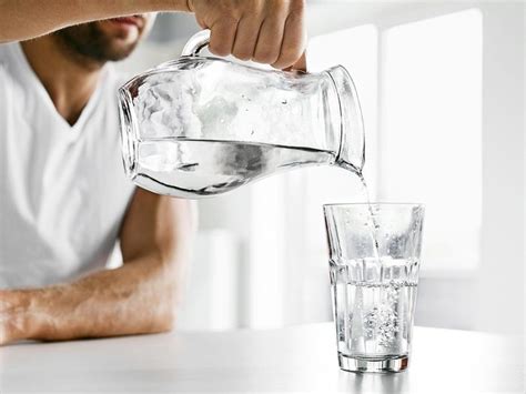 This Is How Much Water You Should Drink Readers Digest Canada