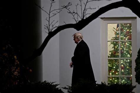 トランプ氏に迫る歴史的な屈辱、米下院が弾劾訴追決議案を採決へ - Bloomberg