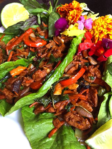 הכל בנייד, ללא עמלות עוש, שירות 24/6, בשפה שלכם. Easy Vegan Thai Minced Pork with Holy (& Sweet) Basil - Pad Ga Prao Muu - in Lettuce Cups | Thai ...