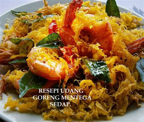 Tumis bumbu halus dan daun salam sampai harum. RESEPI: RESEPI UDANG GORENG MENTEGA SEDAP.