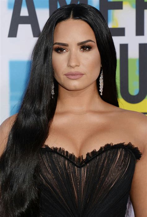 Demi Lovatos Close Up At The 2017 American Music Awards In Los Angeles