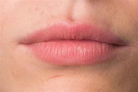 Best Way To Exfoliate Lips In Fall And Winter To Prevent Chapped Lips Glamour