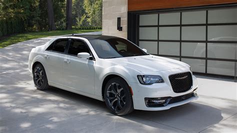 2022 Chrysler 300 Choosing The Right Trim Autotrader