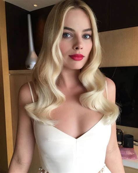 33 Ridiculously Sexy Margot Robbie Pictures