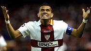 Sevilla Dani Alves / Iconic player when they played for another team ...