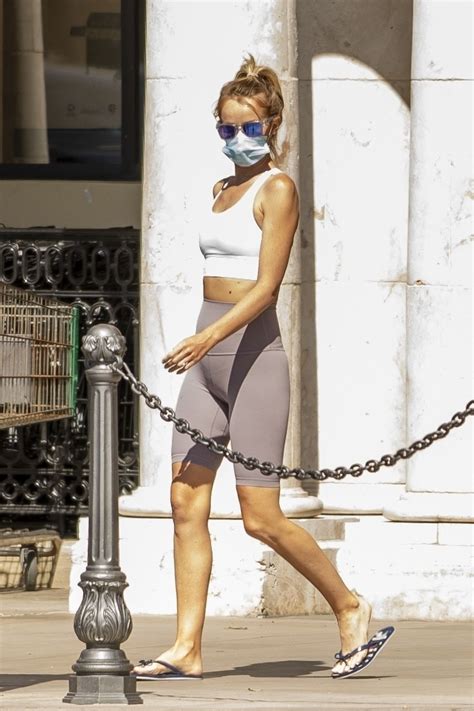 Hayley Roberts Hasselhoff Skin Tight Egzersiz Pantolonunda Her Şeyi