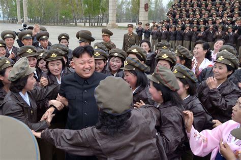 Hier wird er das erste mal russlands präsident putin treffen. Kim Jong-un: Photos of North Korean leader surrounded by ...