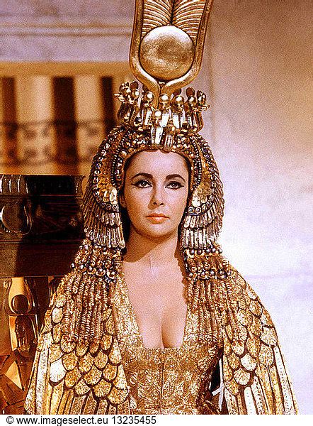 elizabeth taylor as cleopatra in the 1963 epic drama film elizabeth taylor as cleopatra in the
