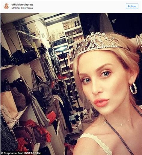 Made In Chelsea S Stephanie Pratt Looks Stunning In A Cleavage