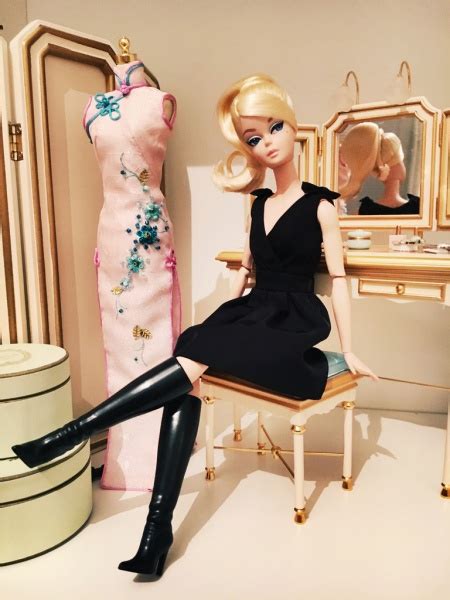 Mattel Коллекционная кукла Barbie Silkstone Classic Black Dress отзывы