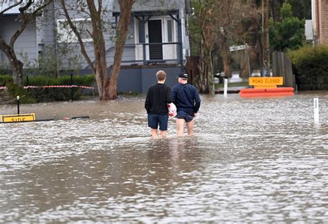 Hochwasser Katastrophe In Australien Zehntausende Auf Der Flucht My