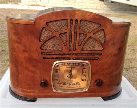 Stunning Late 1930's Emerson Ingraham Table Radio : Vintage Radios