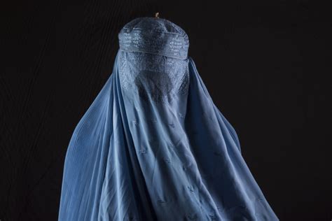 Kanton Tessin Musliminnen Umgehen Burka Verbot Und Verhüllen Sich Polizeinews