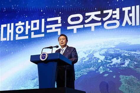 South Korean Leader Eyes Landing On Moon In Mars In