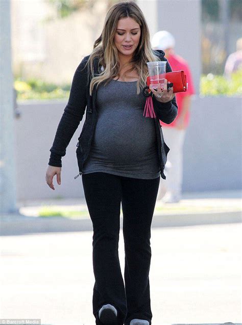 Hilary Duff Is Soooo Cute Pregnant Stylish Maternity Outfits Hilary Duff Pregnant Maternity