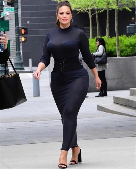 Curvaceous Ashley Graham Shows How To Dress Up In A Right Way Photos