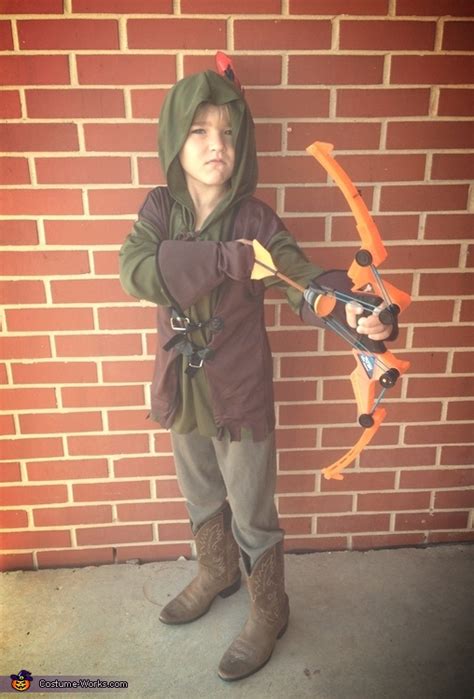 Looking for an easy diy halloween costume duo to make, look no further! Robin Hood Costume | DIY Costumes Under $25