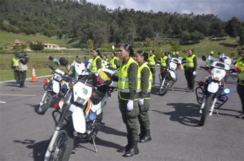 Las Fuerzas Armadas Militares En Colombia Mujeres En La PolicÍa Nacional
