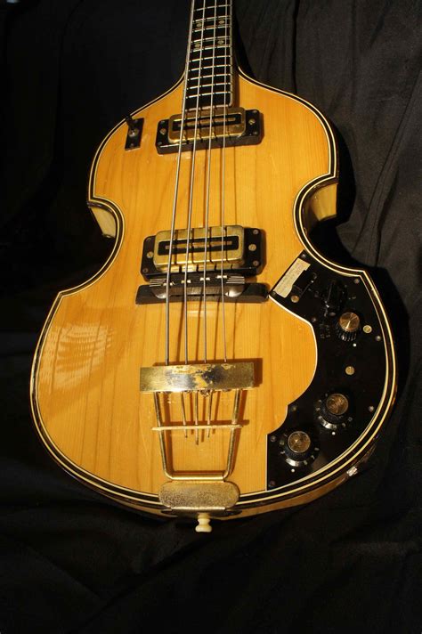 Well established and famous brand name in the international bass guitar market. Höfner, 5000/1B Bass Guitar with Bass Booster, 1968 | Tune ...