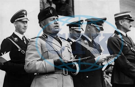 Mehr als 40 aufständische sind bekannt, die den aufrufen der fab gefolgt waren und nur stunden vor der befreiung ermordet wurden. NAZI JERMAN: Foto Heinrich Himmler sebagai Diplomat