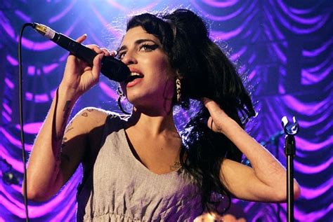 picture of amy winehouse i told you i was trouble live in london