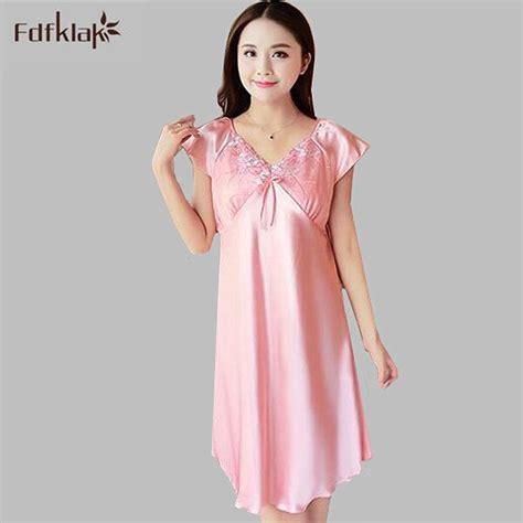 2017 New Brand Sexy Silk Nightgowns Short Sleeve Lace Summer Sleep