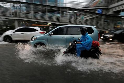 In Jakarta Flood Hit Slum Residents Aim For A Higher Drier Future