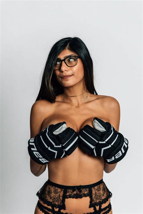 Total Frat Move Na Twitterze Mia Khalifa Joins Our Sports Podcast BackDoorCover To Talk The