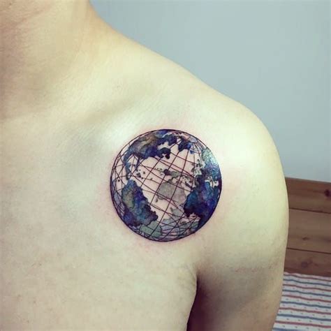 12 fragile and poetic earth tattoos tattoodo world map tattoos life tattoos body art tattoos